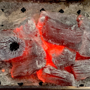 고품질과 지속 가능한 조달: 한국에서의 최상급 수입 리치 화이트 차콜 BBQ와 그릴링을 위한 최고 품질의 수입 리치 화이트 차콜