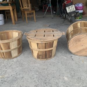 Keeping Blue Crabs Alive with bushel basket for Fresh and Safe Cooking