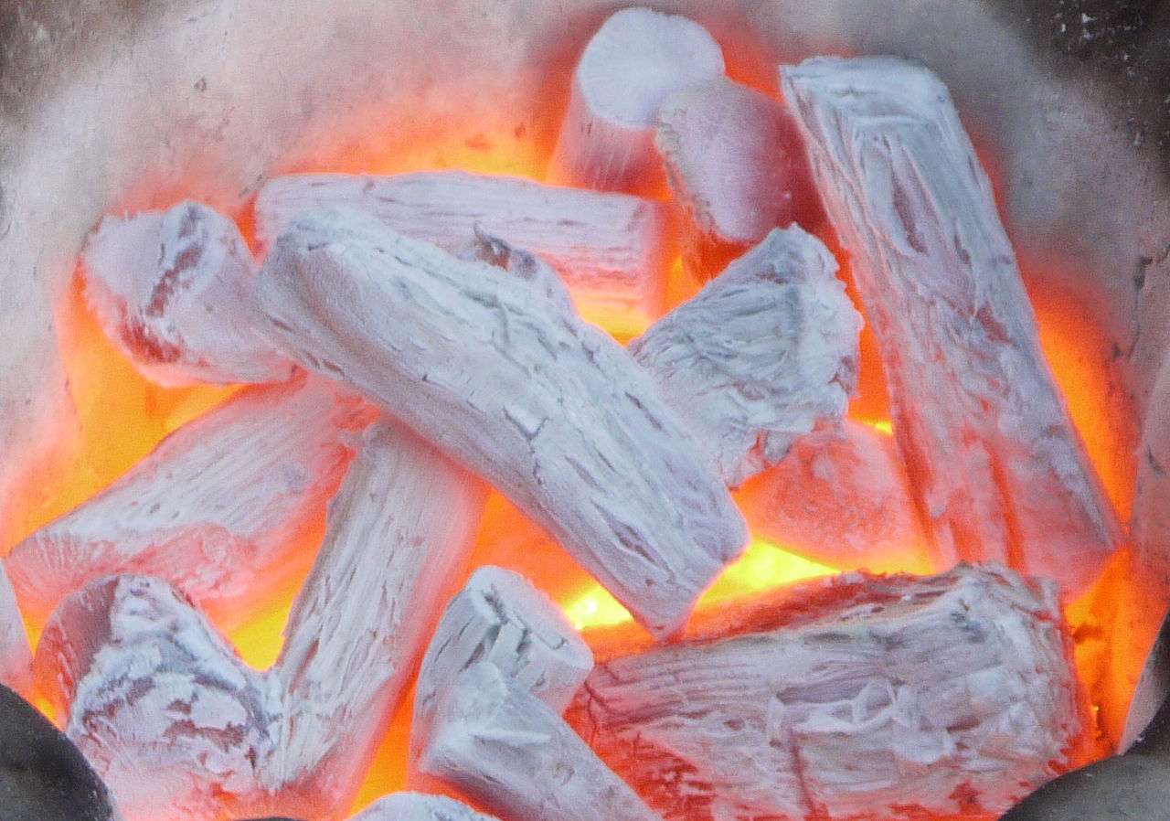 1280px-BurningBinchōtan